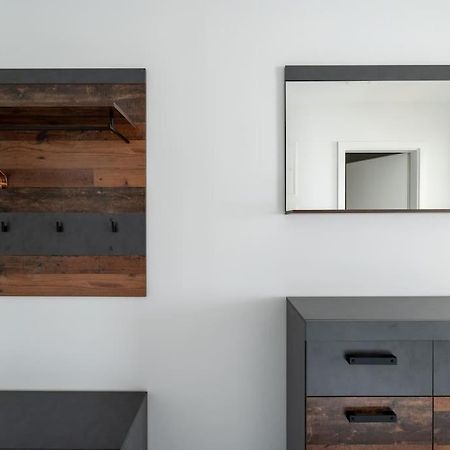 Hm • Sleek 1Br Home With Balcony Wien Exteriör bild
